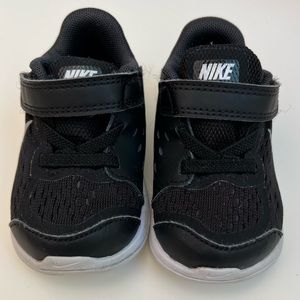 Nike Toddler Sneaker - size 4